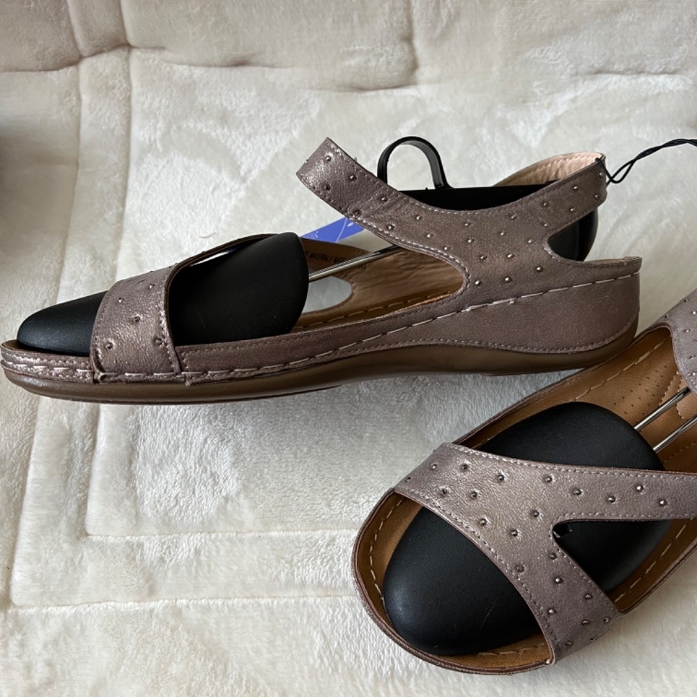 FlexStep Sandals - Picture 7 of 9